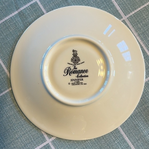 Royal Doulton The Romance Collection Jennifer One Place Setting. - Picture 2 of 10